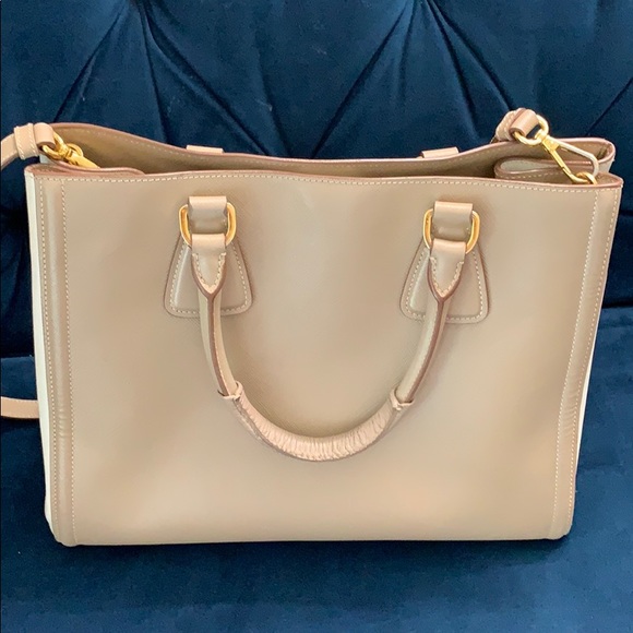 Prada saffiano lux tote - Picture 3 of 8